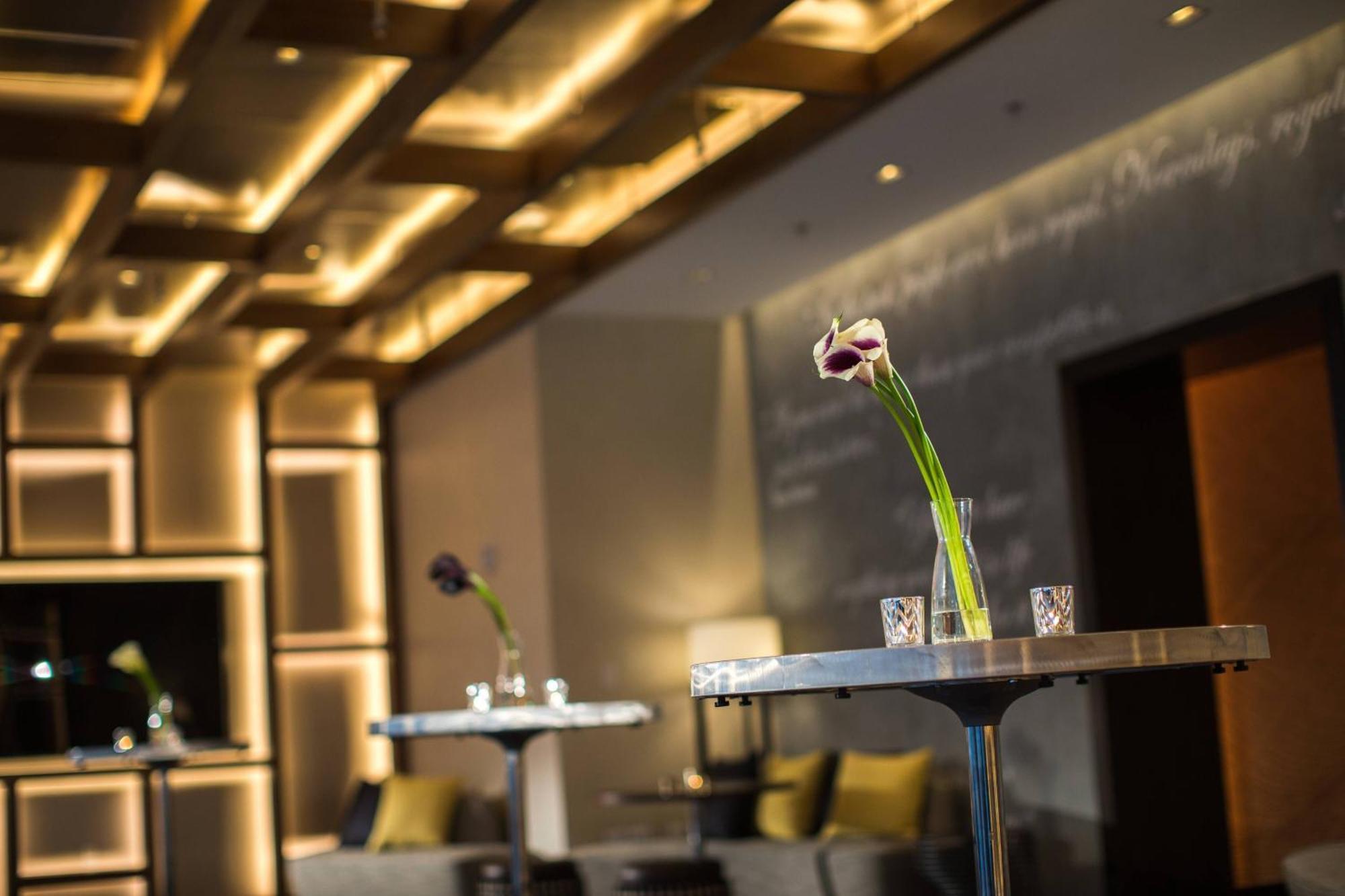 Renaissance New York Midtown Hotel Экстерьер фото